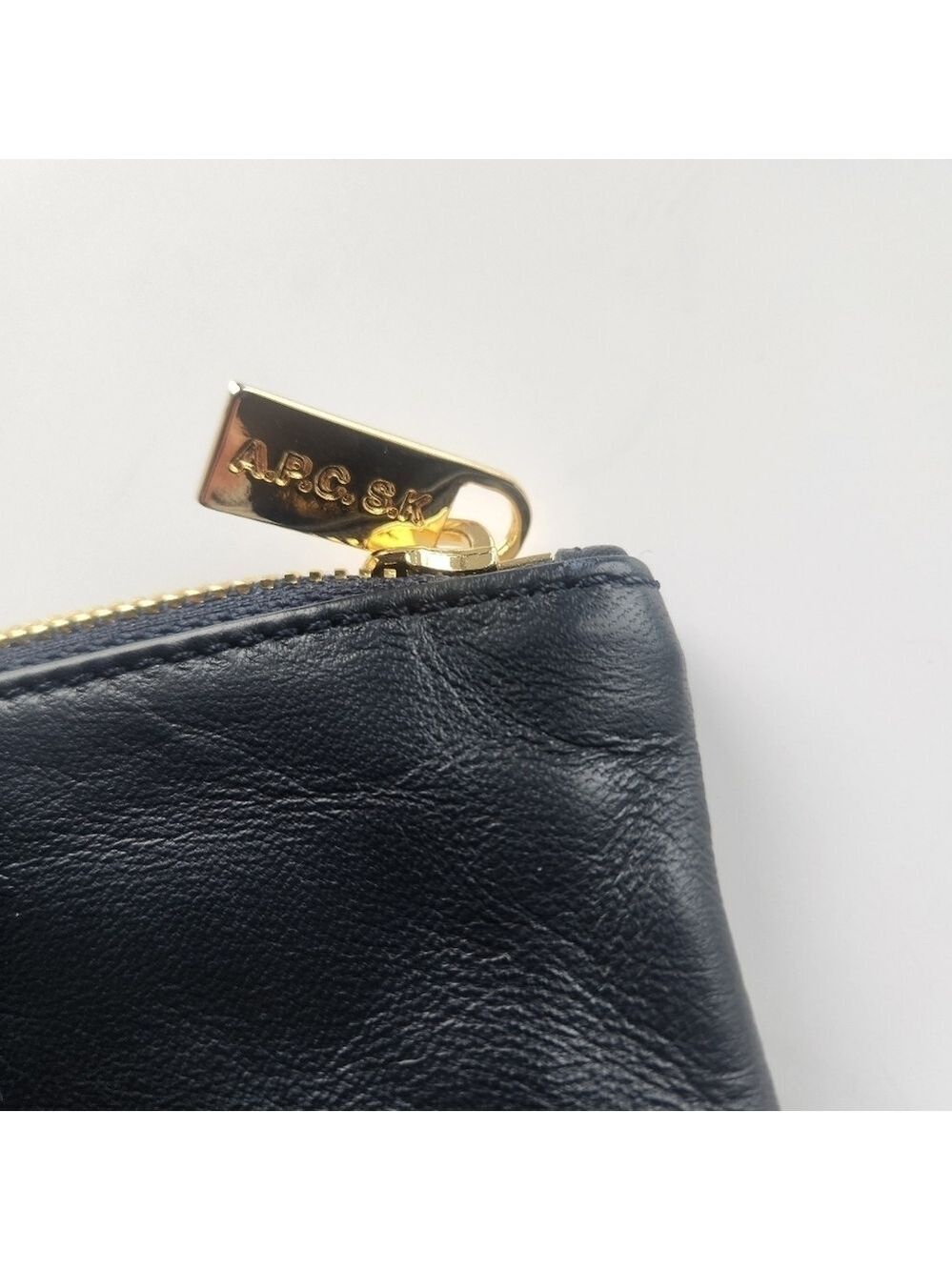 A.P.C. Navy Suzanne Pyramid Clutch BNWT with scratches - Picture 6 of 10